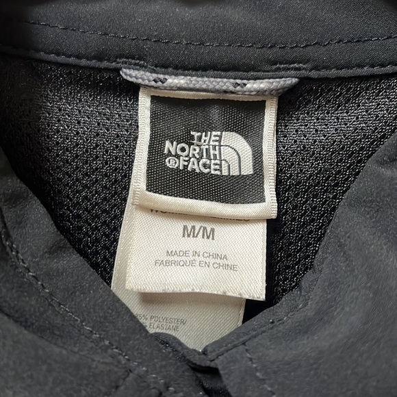 The north face black button up.  Medium. 2 front chest pockets plus 1 side zip - Picture 2 of 5